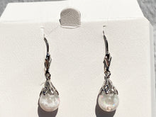 Laden Sie das Bild in den Galerie-Viewer, Silver Snow Globe Opal Dangle Earrings