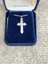 Cargar imagen en el visor de la galería, Silver Cross With Chain