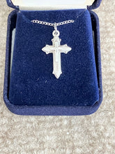 Cargar imagen en el visor de la galería, Silver Cross With Chain