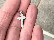 Cargar imagen en el visor de la galería, Silver Cross With Chain
