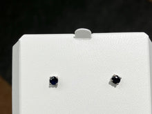 Laden Sie das Bild in den Galerie-Viewer, Sapphire White Gold Earrings