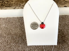 Laden Sie das Bild in den Galerie-Viewer, Silver Lady Bug With White Sapphire Adjustable Necklace