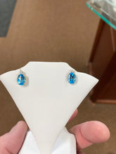 Laden Sie das Bild in den Galerie-Viewer, Topaz And Diamond Gold Earrings