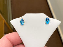 Laden Sie das Bild in den Galerie-Viewer, Topaz And Diamond Gold Earrings
