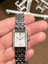 Cargar imagen en el visor de la galería, Seiko Women's Essential Steel Watch With Crystals