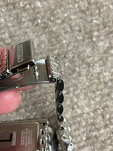 Cargar imagen en el visor de la galería, Seiko Women's Essential Steel Watch With Crystals