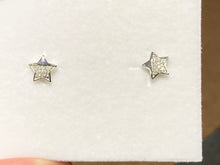 Laden Sie das Bild in den Galerie-Viewer, Silver Star Diamond Earrings
