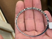 Charger l'image dans la galerie, Emerald And Natural Diamond White Gold Bangle Bracelet