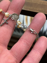 Cargar imagen en el visor de la galería, Synthetic Pearl Rosary Bracelet