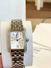 Cargar imagen en el visor de la galería, Seiko Women's Essential Steel Watch With Crystals