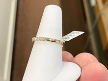 Cargar imagen en el visor de la galería, Natural Diamond Quarter Carat Gold Ring