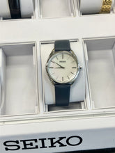 Cargar imagen en el visor de la galería, Women's Seiko Watch Mother Of Pearl Dial