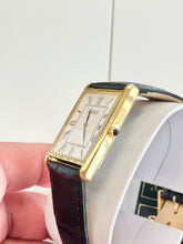 Cargar imagen en el visor de la galería, Seiko Essential Collection Watch With Black Leather Strap