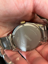 Cargar imagen en el visor de la galería, Seiko Titanium Watch With Date Calendar