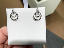 Laden Sie das Bild in den Galerie-Viewer, Diamond Silver Circle Earrings