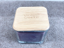 Laden Sie das Bild in den Galerie-Viewer, Resilient Elderberry & Acai Yankee Candle