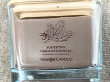 Laden Sie das Bild in den Galerie-Viewer, Soothing Oak & Patchouli Yankee Candle