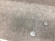 Cargar imagen en el visor de la galería, Saint Anthony Silver Pendant With 24 Inch Silver Rope Chain Religious