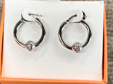 Cargar imagen en el visor de la galería, Cape Cod Silver Cubic Zirconia Hoop Earrings