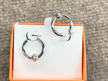 Cargar imagen en el visor de la galería, Cape Cod Silver Cubic Zirconia Hoop Earrings