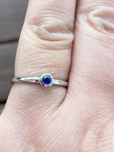 Cargar imagen en el visor de la galería, Sapphire Silver Ring