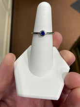 Cargar imagen en el visor de la galería, Sapphire Silver Ring