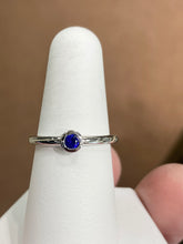 Cargar imagen en el visor de la galería, Sapphire Silver Ring