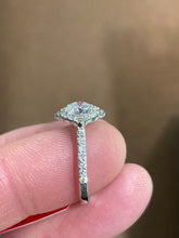 Laden Sie das Bild in den Galerie-Viewer, Lab Created One Carat  Diamond Engagement Ring
