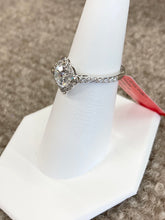 Laden Sie das Bild in den Galerie-Viewer, Lab Created One Carat  Diamond Engagement Ring