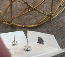 Cargar imagen en el visor de la galería, Ruby White Gold Earrings