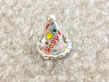 Laden Sie das Bild in den Galerie-Viewer, Happy Birthday Hat Silver Reflection Bead