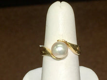 Load image into Gallery viewer, Pearl 14 K Yellow Gold Ring