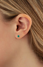 Laden Sie das Bild in den Galerie-Viewer, Emerald Gold Stud Earrings