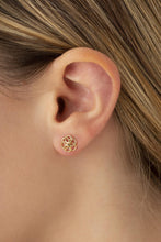 Laden Sie das Bild in den Galerie-Viewer, Gold Knot Small Stud Earrings
