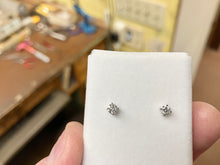 Cargar imagen en el visor de la galería, Quarter Carat Natural Diamond Earrings