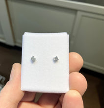 Cargar imagen en el visor de la galería, Quarter Carat Natural Diamond Earrings