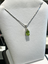 Charger l&#39;image dans la galerie, Peridot And Diamond White Gold Necklace