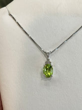 Charger l&#39;image dans la galerie, Peridot And Diamond White Gold Necklace