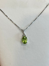 Charger l&#39;image dans la galerie, Peridot And Diamond White Gold Necklace
