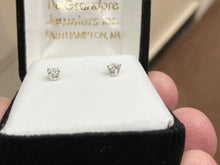 Charger l&#39;image dans la galerie, Natural Diamond Stud White Gold Earrings