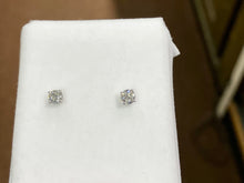 Charger l&#39;image dans la galerie, Natural Diamond Stud White Gold Earrings