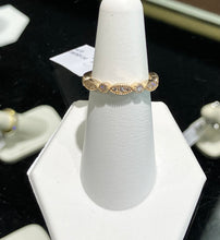 Cargar imagen en el visor de la galería, Natural Diamond Gold Ring