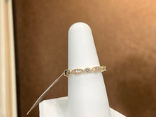 Cargar imagen en el visor de la galería, Natural Diamond Gold Ring