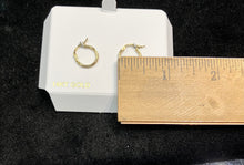 Cargar imagen en el visor de la galería, Gold Hoop Earrings