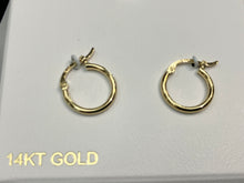 Cargar imagen en el visor de la galería, Gold Hoop Earrings