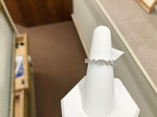 Load image into Gallery viewer, White Gold Natural Diamond Ring