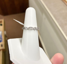 Load image into Gallery viewer, White Gold Natural Diamond Ring