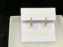 Cargar imagen en el visor de la galería, Gold Sparkle Cluster Huggie Hoop Earrings