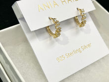 Cargar imagen en el visor de la galería, Gold Sparkle Cluster Huggie Hoop Earrings