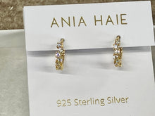 Cargar imagen en el visor de la galería, Gold Sparkle Cluster Huggie Hoop Earrings